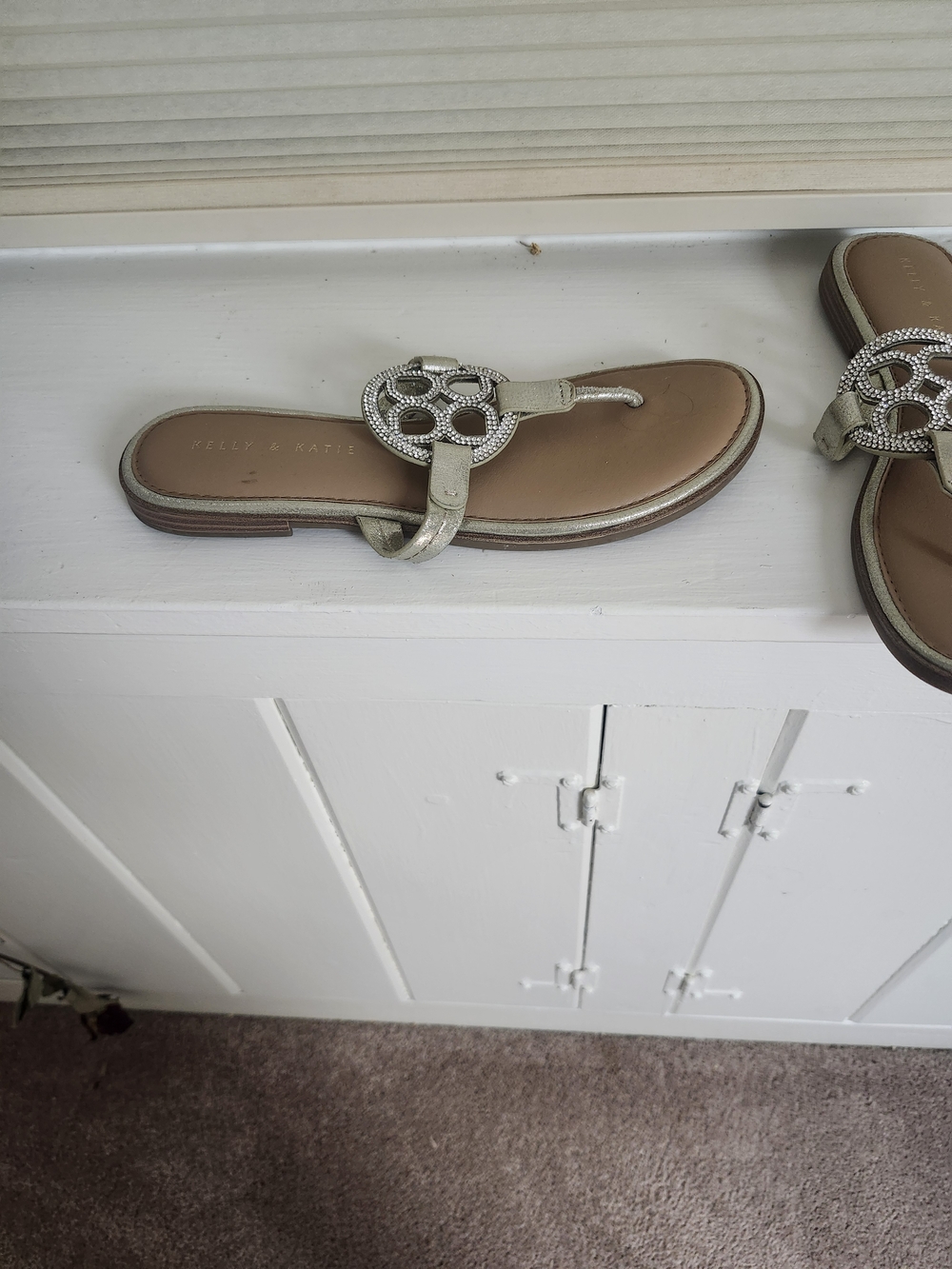 Kelly & Katie Metallic Silver Embellished Thong Sandals, Size 8.5 - Picture 2 of 5
